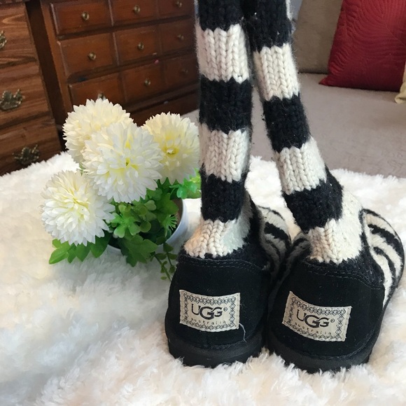 Black & off white knitted UUG boots sz 6 - Picture 1 of 6